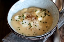 merluzzo al forno in zuppa di patate e porri