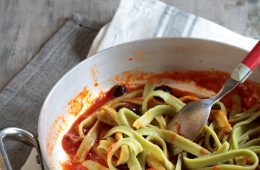 Pasta lunga alla farina di piselli